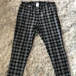 Super cute plaid leggings!